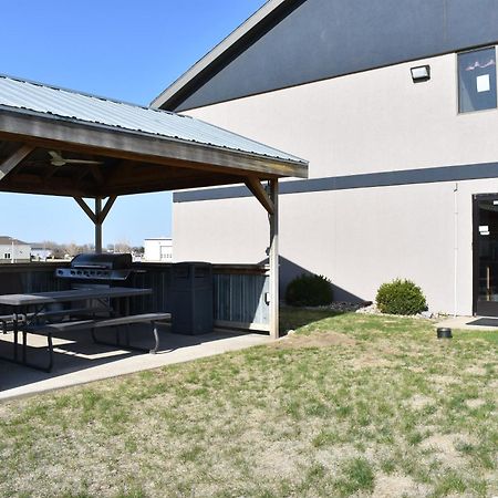 Heartland Hotel & Suites Rock Valley Exterior foto
