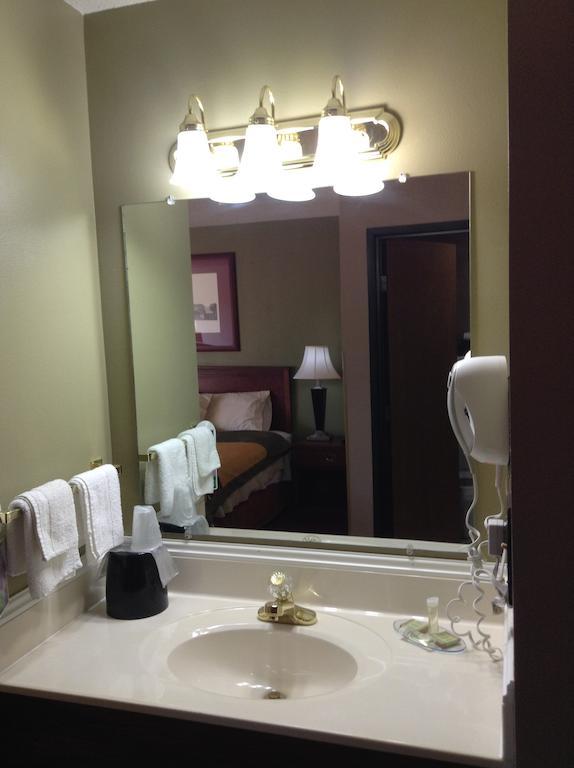 Heartland Hotel & Suites Rock Valley Habitación foto